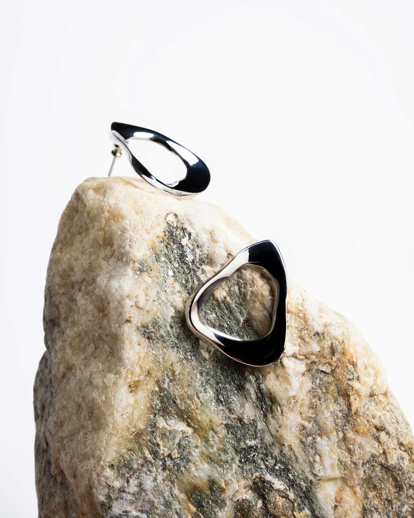 Daimon Earrings Mini